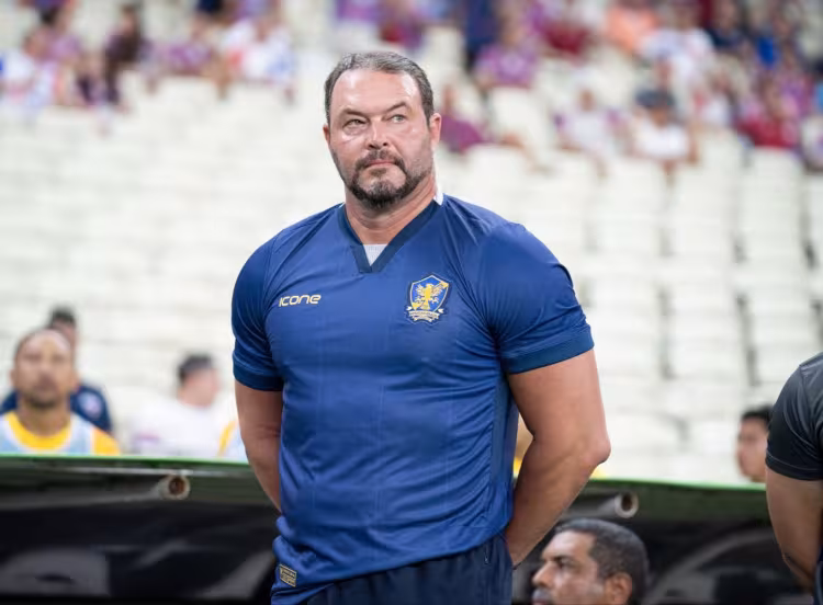 Roberto Fernades treinador do Retrô - Foto: (Divulgação/Retrô/X)