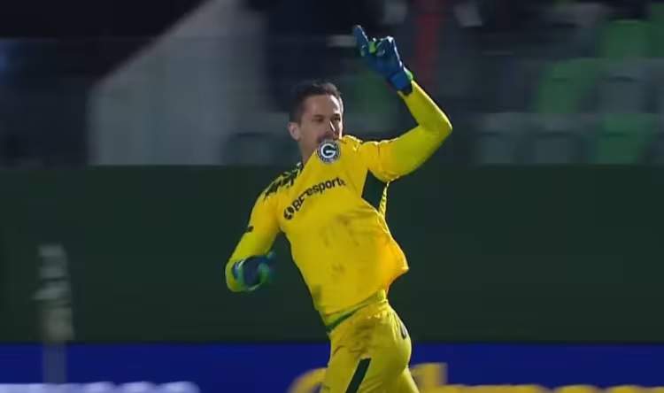 Tadeu comemora gol pelo Goiás - Foto: Reprodução/Canal Goat