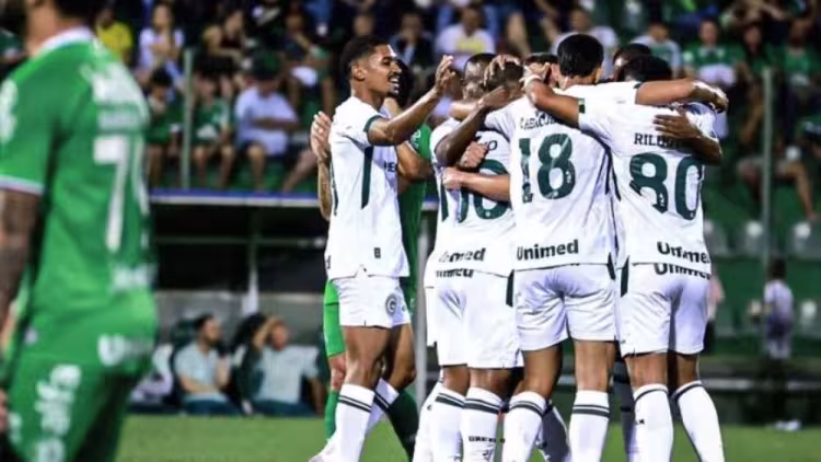Goiás coemora gol diante da Chapecoense - Foto: Divulgação/Goiás